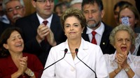 Saya minta kalian untuk tetap bergerak, bersatu dan damai. Perjuangan untuk demokrasi tak pernah berakhir. Perjuangan ini permanen, ujar Rousseff seperti dilansir kantor berita AFP, Jumat (13/5/2016). REUTERS/Adriano Machado.