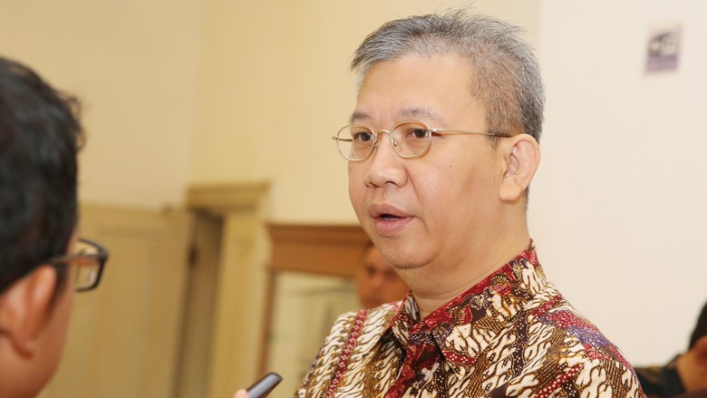 TransJ Kaji Sanksi untuk Operator Bus yang Terguling Depan UKI TransJ Kaji Sanksi untuk Operator Bus yang Terguling Depan UKI
