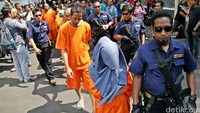 Para tersangka ini ditangkap di sejumlah tempat berbeda secara serempak pada 8 Mei 2016 lalu.