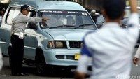 Dishub menggelar operasi dengan sasaran angkutan umum dan truk barang.