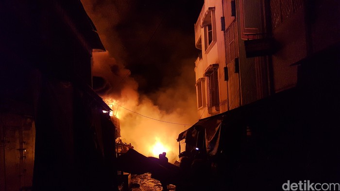 Pasar Pelita di Sukabumi Kembali Terbakar, Pemilik Kios Berusaha Masuk