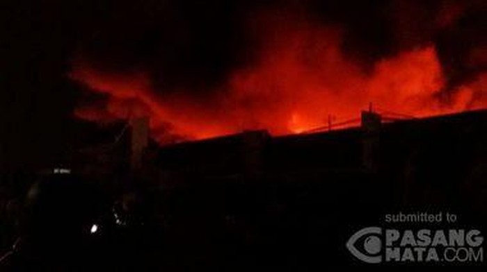 Korsleting Listrik Diduga Jadi Penyebab Terbakarnya Pasar Pasalaran Cirebon