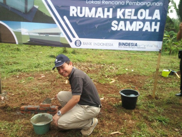 Gelar Program Bina Desa di Situ Cilangkap, BI Bangun Rumah Kelola Sampah