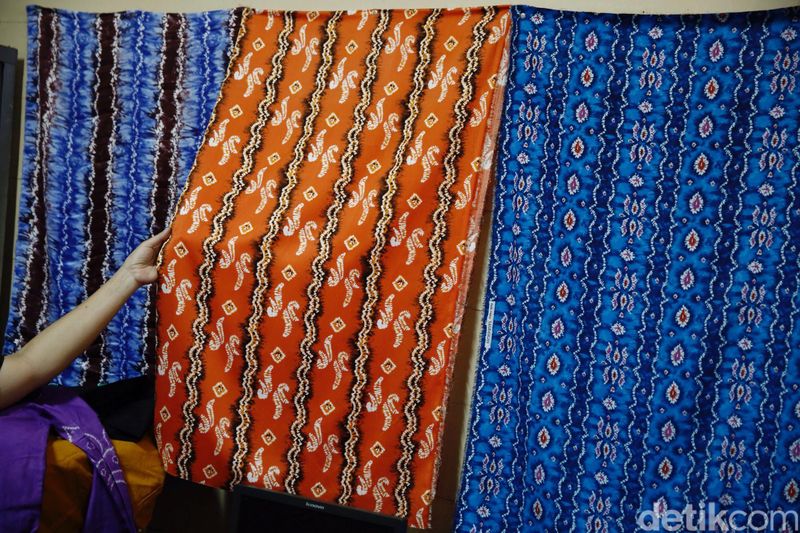Melihat Pembuatan Kain Sasirangan Banjarmasin terkenal dengan kerajinan kain Sasirangan. Yuk kita lihat proses pembuatan kain tersebut di Rumah Sasirangan yang didirikan oleh Bank Indonesia.