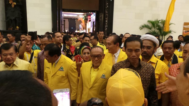 Harapan Novanto agar Golkar Konsisten Dukung Jokowi Harapan Novanto agar Golkar Konsisten Dukung Jokowi