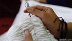 Melihat Pembuatan Kain Sasirangan