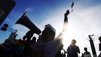 Mereka juga meminta pemerintah untuk segera mengesahkan RUU Penghentian Kekerasan Seksual.