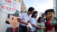 PT Bank Central Asia Tbk (BCA) terus mendorong upaya peningkatan indeks literasi dan inklusi keuangan masyarakat Indonesia.