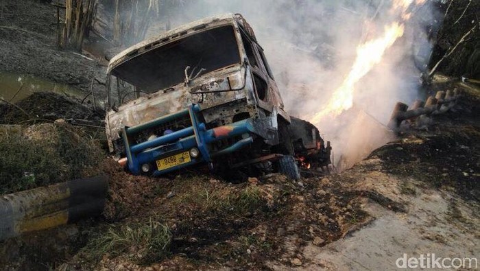 Ditabrak Truk Tronton, Pipa Gas PT Chevron di Riau Meledak