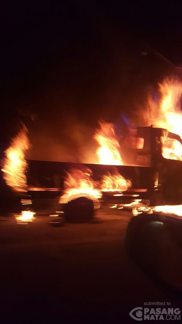 Gran Max Terbakar di KM 78 Tol Cipularang, Macet 2 Kilometer
