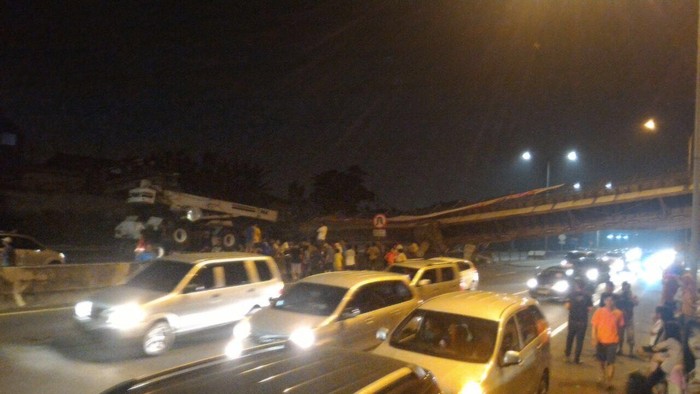 Kapolres Tangsel: Proses Evakuasi JPO yang Roboh di Tol BSD Butuh Waktu