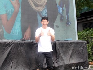 Redam Emosi, Iko Uwais Perbanyak Senyum