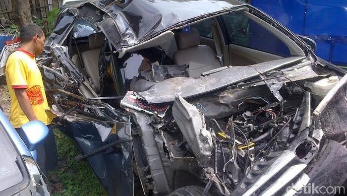 Tabrak Truk Muat Jagung, Nyawa Sopir Avanza Tak Bisa Diselamatkan