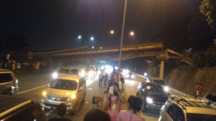 Jasa Marga: JPO Tol BSD Roboh Karena Tertabrak Truk Trailer