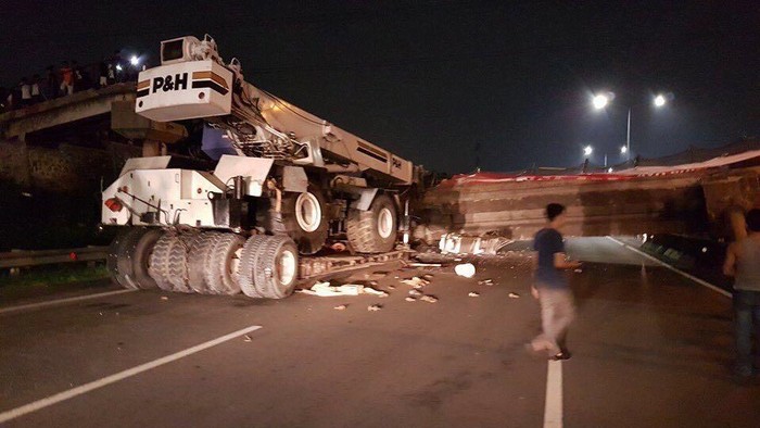 Dua Jalur Tol BSD Ditutup, Begini Kondisi JPO yang Roboh Tertabrak Trailer