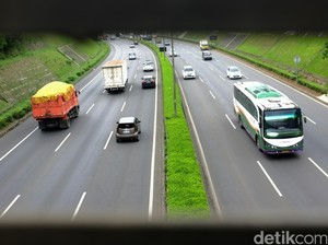 Awas! Teror Batu dari Jembatan Penyeberangan di Tol