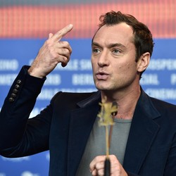 The Wizard of the Kremlin, Jude Law Total Jadi Putin