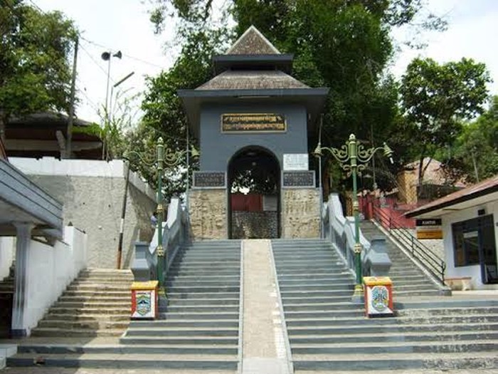 Wisata Ritual Gunung Kawi