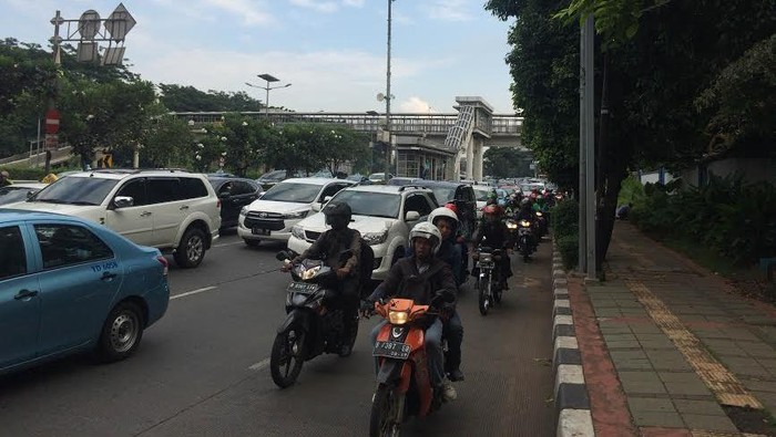 3 in 1 Dihapus, Slipi Arah Semanggi Merayap