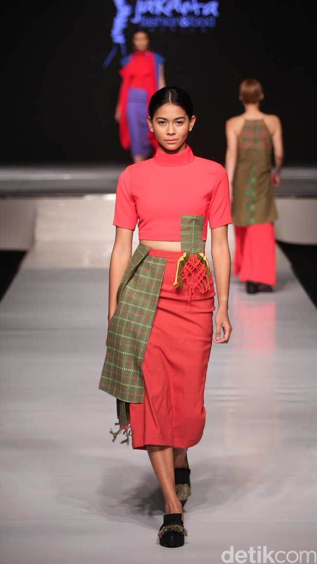 FA by Felisa Aprilia Jalinan Lungsi Pakan Jakarta Fashion & Food Festival 2016 at Hotel harris. Kelapa Gading. Jakarta. [Foto: Mohammad Abduh/Wolipop]