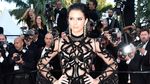 Kendall Jenner Seksi Bergaun Transparan di Festival Film Cannes 2016
