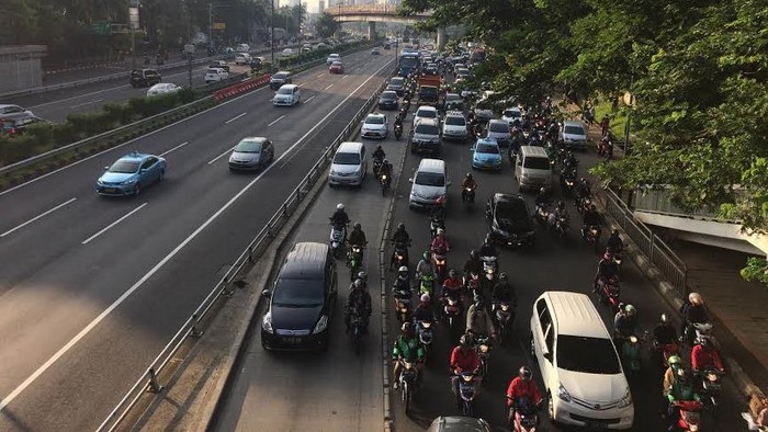 Aturan 3 in 1 Dihapus Permanen, Ruas Jl Gatot Subroto Arah Semanggi Padat