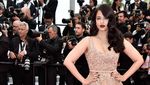 Pesona Aishwarya Rai di Red Carpet Festival Film Cannes 2016