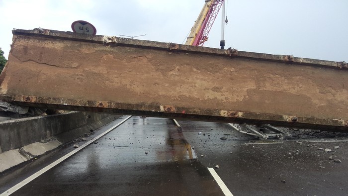 JPO Roboh Dihantam Truk, ini Penjelasan Lengkap Pengelola Tol BSD
