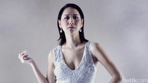 Karier BCL udah panjang banget di dunia film dan menyanyi. Pasutri Gaje, merupakan film drama komedi yang dibintangi oleh BCL. Tahun lalu, di dunia nyanyi ia juga kolaborasi bareng Diskoria, laleilmanino dalam lagu Badai Telah Berlalu. Dua pembuktian BCL terus relevan di industri. Foto: Asep Syaifullah