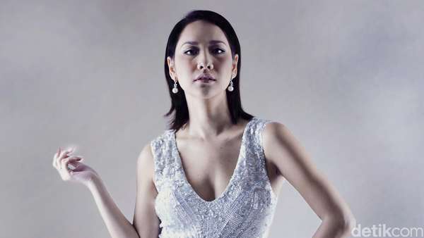 Yuk Intip Pose Anggun Bunga Citra Lestari untuk Celeb of The Month Yuk Intip Pose Anggun Bunga Citra Lestari untuk Celeb of The Month