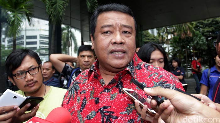 Anggota DPRD DKI Bestari Barus diperiksa KPK sebagai saksi terkait kasus dugaan suap dibalik pembahasan raperda reklamasi Teluk Jakarta. Dia diperiksa untuk tersangka Ariesman Widjaja.