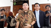 Fahri tampak didampingi Kuasa hukum Fahri Hamzah, Mujahid. 