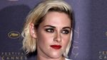 Tidak Glamor, Kristen Stewart Santai Berkaus di Festival Film Cannes 2016