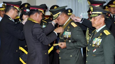 Panglima dan Kepala Staf TNI Raih Penghargaan dari Kapolri