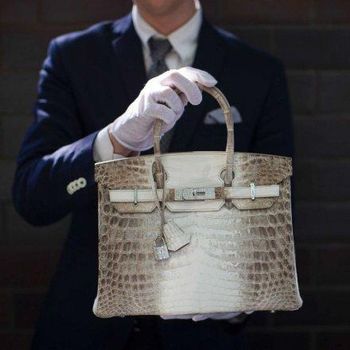 Tas Birkin keluaran Hermes memiliki 242 berlian dengan total 9,84 karat. (Foto: Reuters, Mario Anzuoni) (Credit: Reuters) Tas Birkin keluaran Hermes memiliki 242 berlian dengan total 9,84 karat. (Foto: Reuters, Mario Anzuoni) (Credit: Reuters)