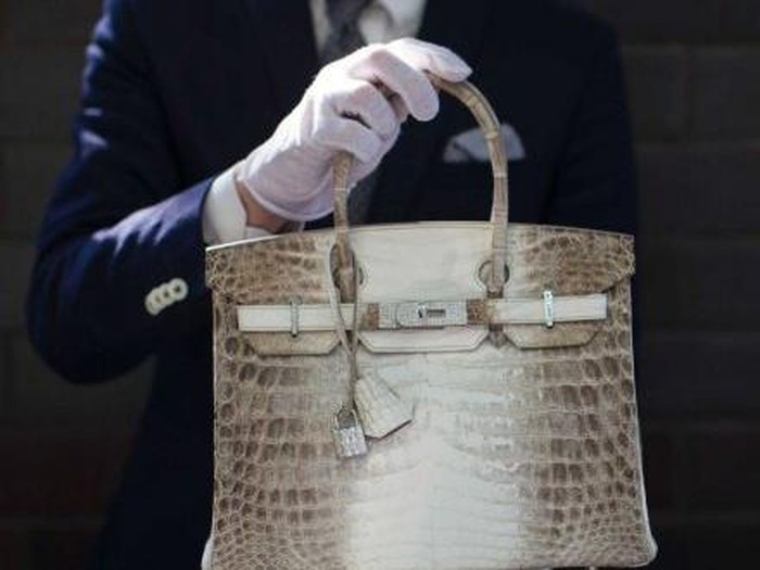 Tas Birkin keluaran Hermes memiliki 242 berlian dengan total 9,84 karat. (Foto: Reuters, Mario Anzuoni) (Credit: Reuters) Tas Birkin keluaran Hermes memiliki 242 berlian dengan total 9,84 karat. (Foto: Reuters, Mario Anzuoni) (Credit: Reuters)