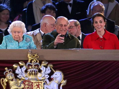 Gaya Kate Middleton Pakai Jaket Harga Terjangkau di Pesta  