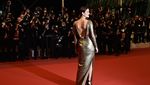 Marion Cotillard, Flawless and Sexy in Gold