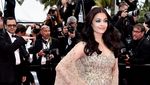 Pesona Aishwarya Rai di Red Carpet Festival Film Cannes 2016