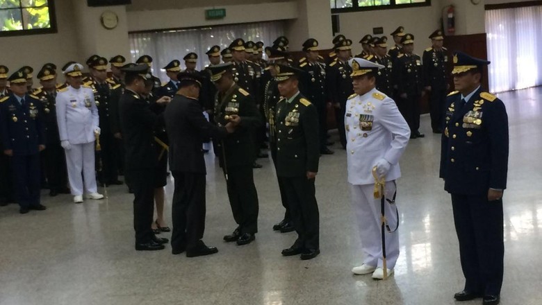 Dinilai Berjasa, Panglima dan Kepala Staf TNI Raih Penghargaan dari Kapolri Dinilai Berjasa, Panglima dan Kepala Staf TNI Raih Penghargaan dari Kapolri
