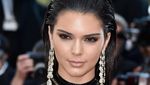 Kendall Jenner Seksi Bergaun Transparan di Festival Film Cannes 2016