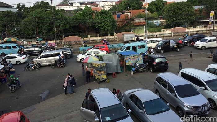 Imbas JPO Roboh di Tol BSD, Lalin di Ciputat arah Pamulang Padat