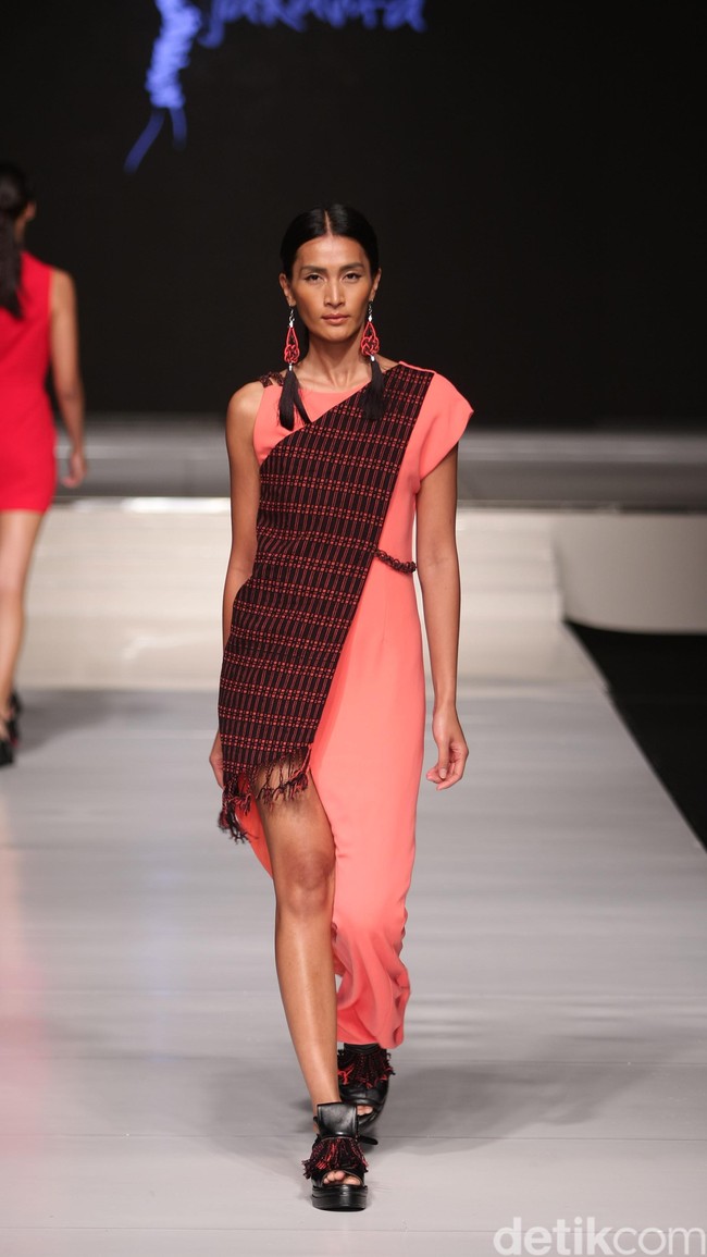 FA by Felisa Aprilia Jalinan Lungsi Pakan Jakarta Fashion & Food Festival 2016 at Hotel harris. Kelapa Gading. Jakarta. [Foto: Mohammad Abduh/Wolipop]