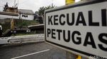 Warga Tonton Proses Evakuasi JPO