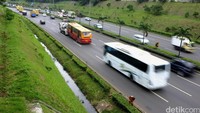 Evakuasi Jembatan Penyeberangan Orang (JPO) yang ditabrak trailer pengangkut crane sudah selesai untuk ruas Jakarta-BSD. Polisi saat ini mulai memberlakukan sistem contra flow di ruas ini, sehingga pengendara bisa ke arah Jakarta.