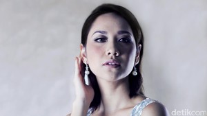 Karier BCL udah panjang banget di dunia film dan menyanyi. Pasutri Gaje, merupakan film drama komedi yang dibintangi oleh BCL. Tahun lalu, di dunia nyanyi ia juga kolaborasi bareng Diskoria, laleilmanino dalam lagu Badai Telah Berlalu. Dua pembuktian BCL terus relevan di industri. Foto: Asep Syaifullah
