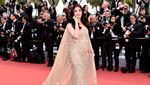 Pesona Aishwarya Rai di Red Carpet Festival Film Cannes 2016