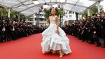 Like in a Fairy Tale! Blake Lively Tampil Bak Cinderella