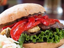 Unik! Petani Ini Sajikan Menu Burger dengan Isian Daging Tupai