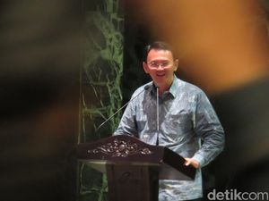 Ahok Sebut Ada Oknum RW yang Jadi Makelar Lapak di Jakarta Barat